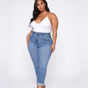 Medium blue wash Plus mom jeans